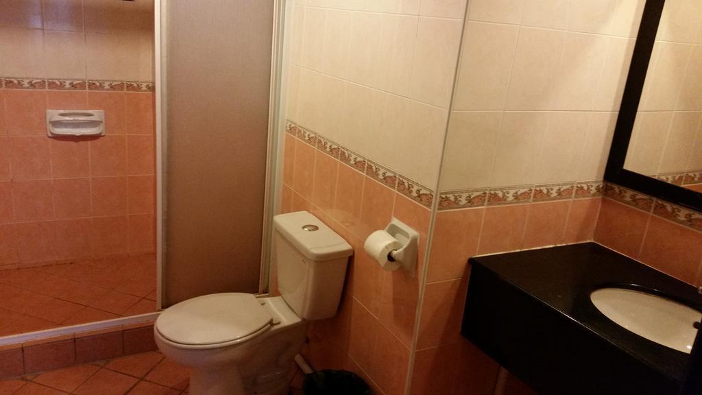 Marina Court Kota Kinabalu- Bigger Group Stay Together- 6 Bedroom Apartments חדר תמונה